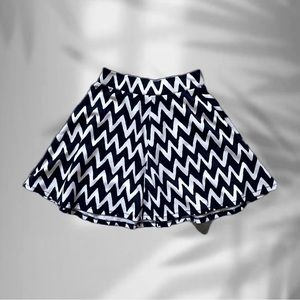 Aeropostale Black & White Zig-Zag Mini Skirt